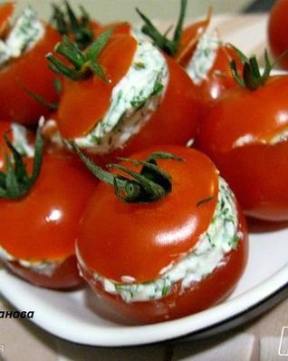 Черри, фаршированные сливочным сыром с зеленью