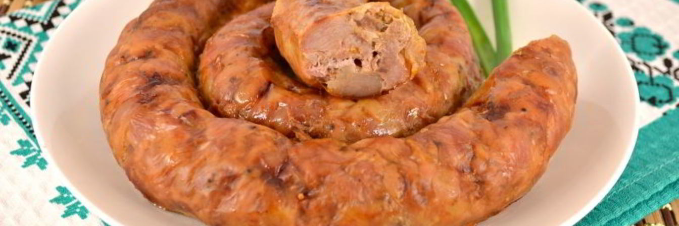 Домашняя колбаса с французской горчицей и луком