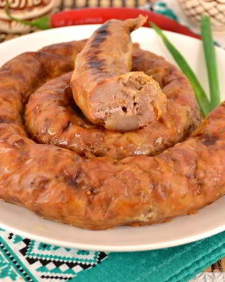 Домашняя колбаса с французской горчицей и луком