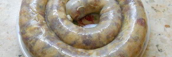 домашняя колбаса с французской горчицей и луком