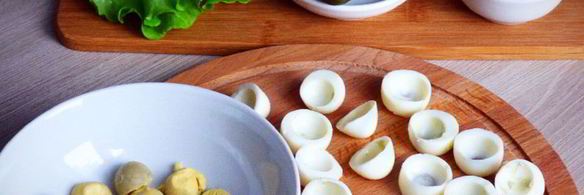 фаршированные перепелиные яйца