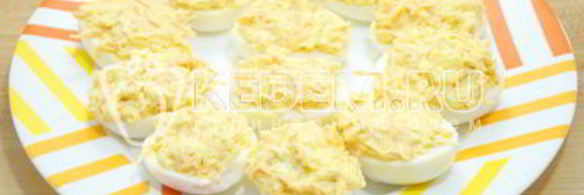 фаршированные яйца с сыром