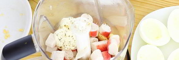 яйца, фаршированные крабовыми палочками