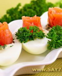 Яйца, фаршированные семгой
