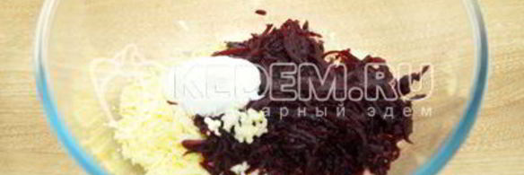 яйца, фаршированные свеклой и орехами