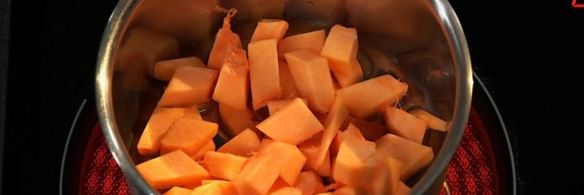 баклажанная икра на тыквенном пюре