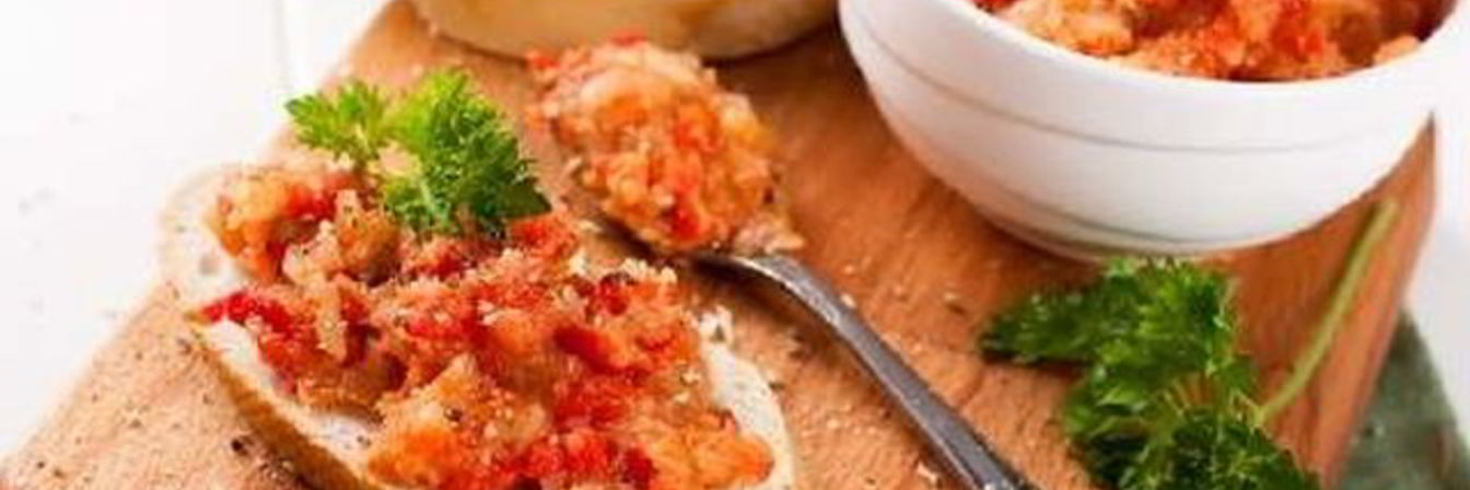 Баклажанная икра с помидорами и луком