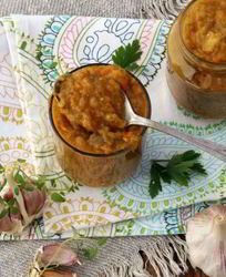 Овощная икра с яблоками и паприкой