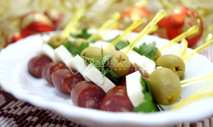 Рецепт канапе с копчеными колбасками