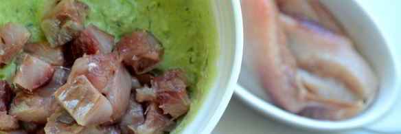 канапе с сельдью и свежим огурцом