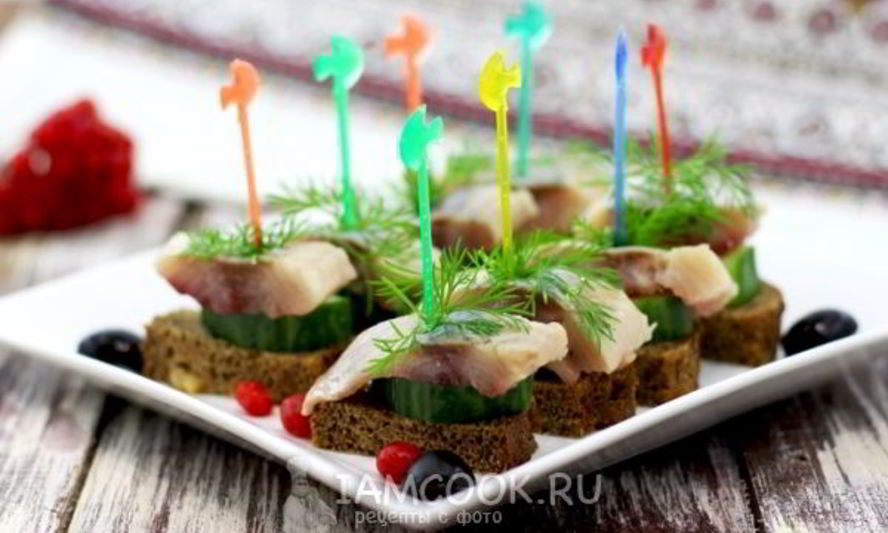 Рецепт канапе с селедкой