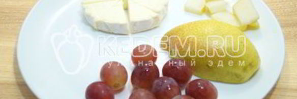 канапе с сыром и виноградом