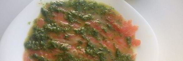 карпаччо из форели с дыней, моцареллой и мятным песто