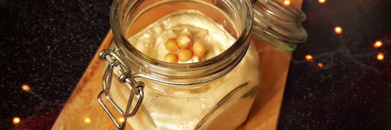 Хумус с зирой и кунжутными семечками