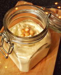 Хумус с зирой и кунжутными семечками