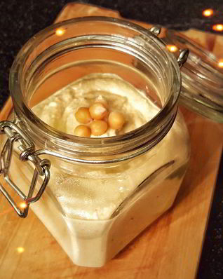 Хумус с зирой и кунжутными семечками