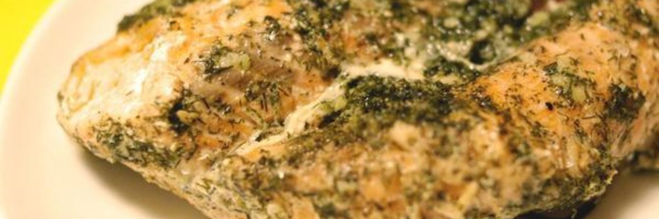 Лосось , маринованный с чесноком и укропом