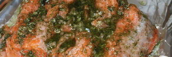 лосось , маринованный с чесноком и укропом