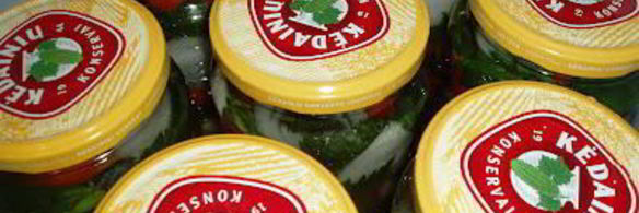 маринованные помидоры с сельдереем и луком