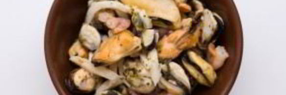 морской коктейль с соевым соусом