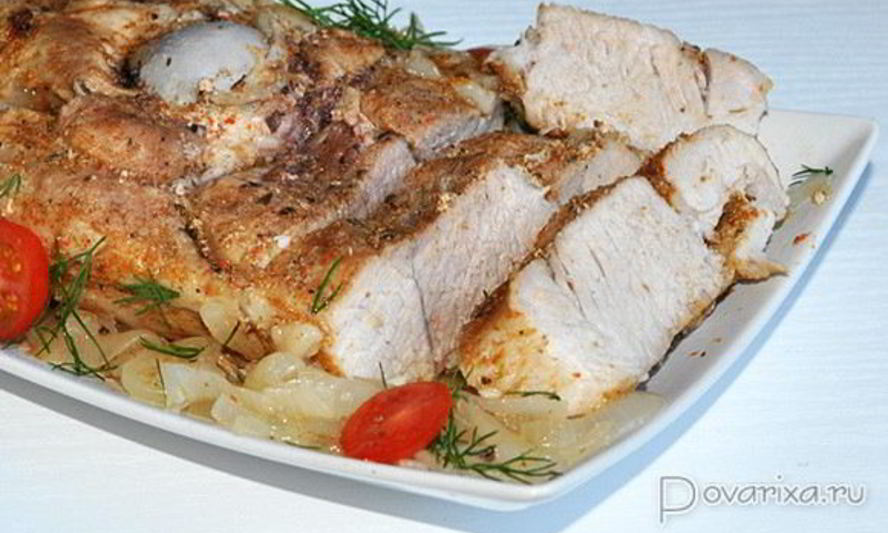 Рецепт мяса, запеченного в маринованном луке