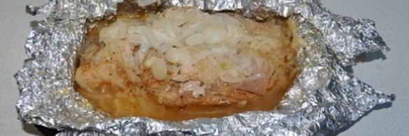 мясо, запеченное в маринованном луке
