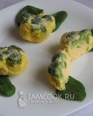 Брокколи в сырном омлете с чесноком