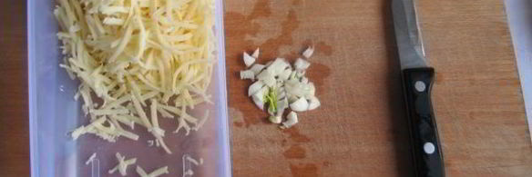 брокколи в сырном омлете с чесноком