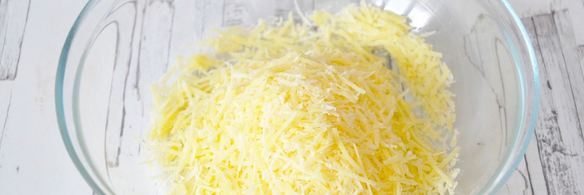 французский омлет с начинкой из сыра и зеленью