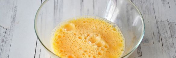 французский омлет с начинкой из сыра и зеленью