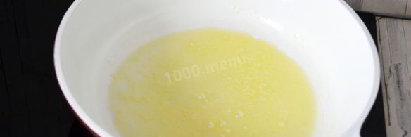 французский омлет с начинкой из сыра и зеленью