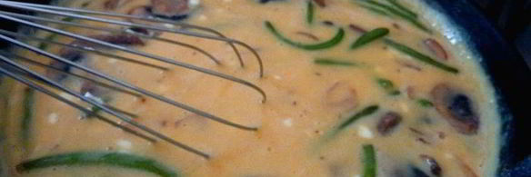 фриттата с грибами, чеддером и тостами