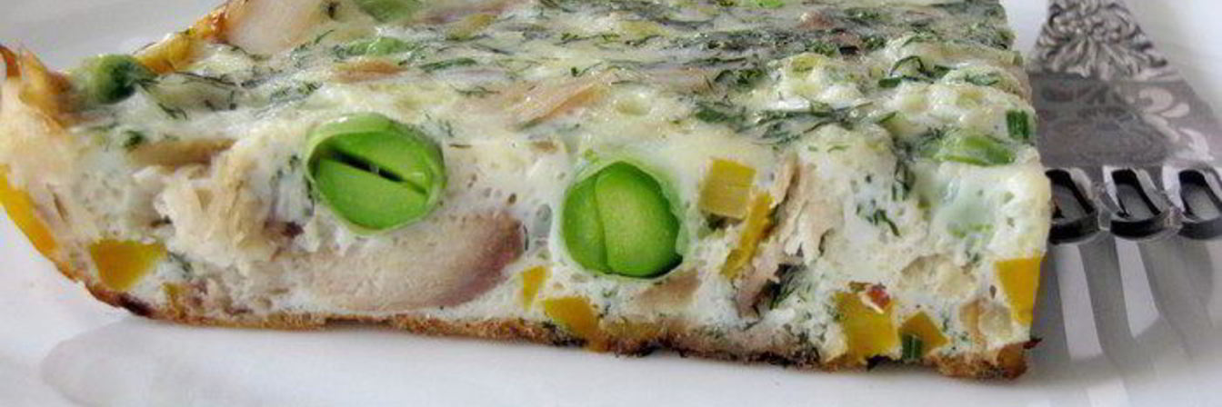 Фриттата с копченой скумбрией и зеленым горошком