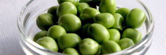 фриттата с копченой скумбрией и зеленым горошком