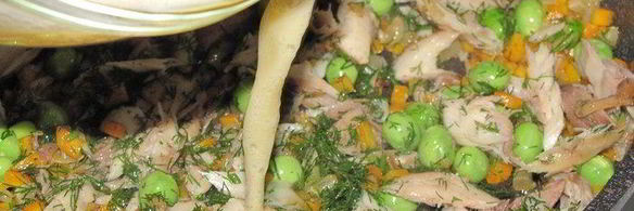 фриттата с копченой скумбрией и зеленым горошком