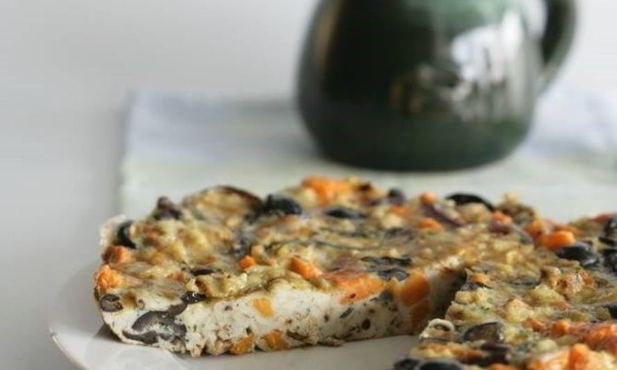 Рецепт фриттаты с оливками, бататом и красным луком