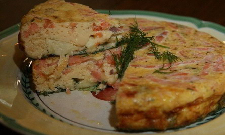 Рецепт фриттаты с семгой, укропом и сыром