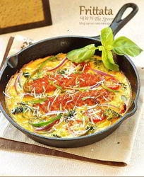 Фриттата с сосисками и овощами