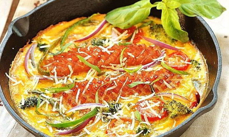 Рецепт фриттаты с сосисками и овощами