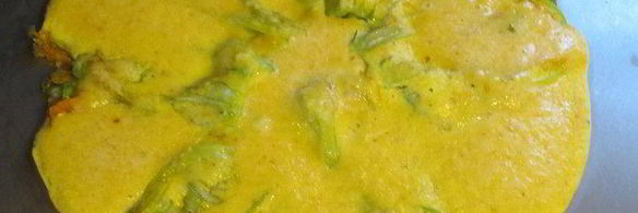 фриттата с цветками цукини