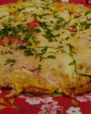 Фриттата с тунцом, кабачком и сладким перцем