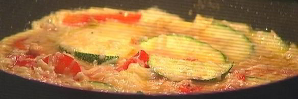 фриттата с тунцом, кабачком и сладким перцем