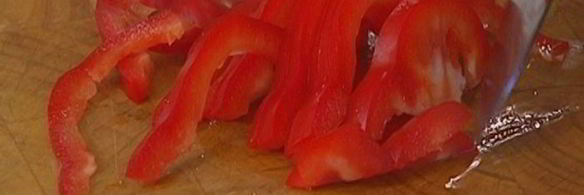 фриттата с тунцом, кабачком и сладким перцем