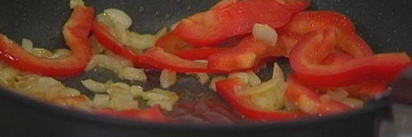 фриттата с тунцом, кабачком и сладким перцем