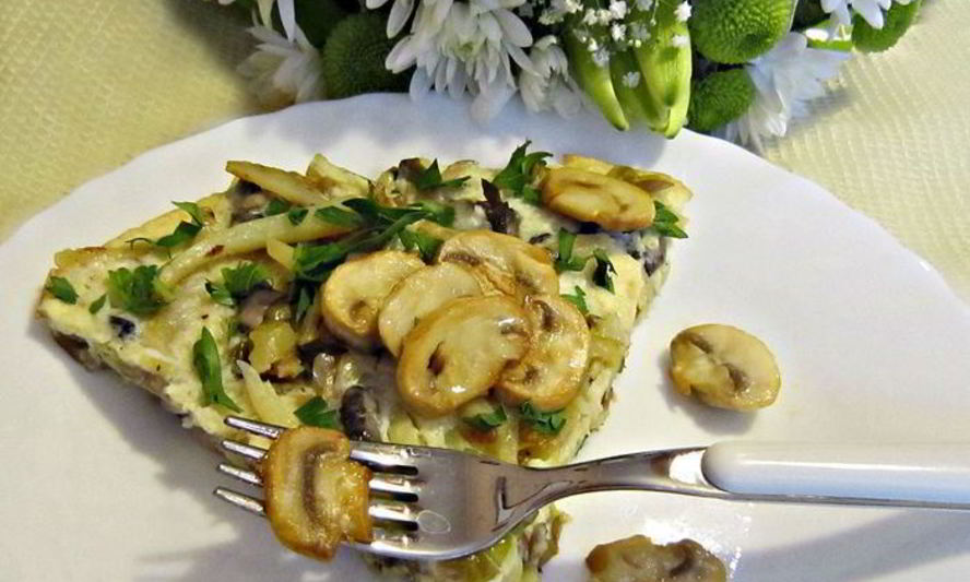 Рецепт грибной фриттаты с картофелем и луком-пореем