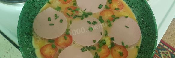 картофельный омлет с вареной колбасой