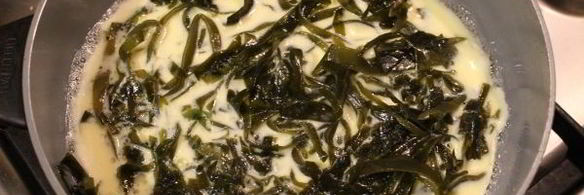 омлет камуфляж с морской капустой