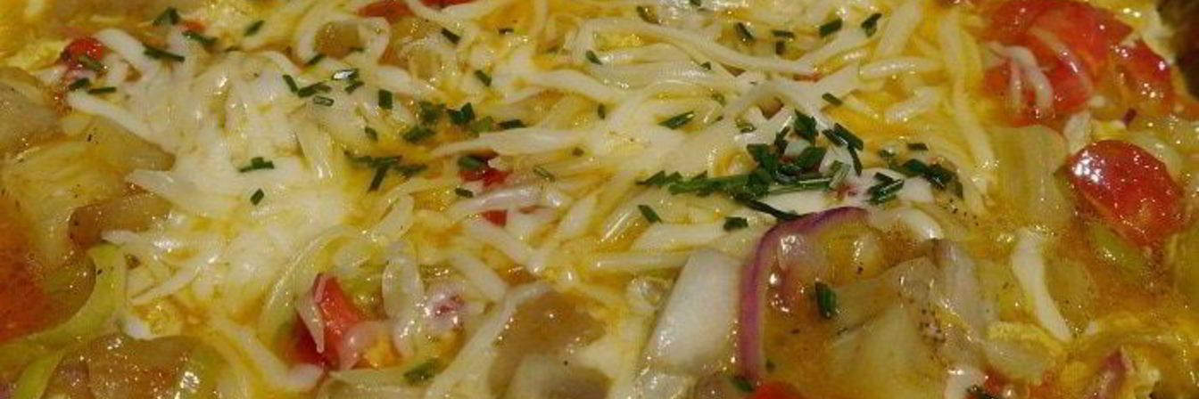 Омлет с баклажанами, помидорами и луком