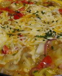 Омлет с баклажанами, помидорами и луком