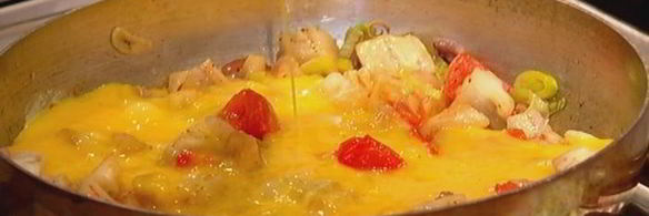 омлет с баклажанами, помидорами и луком